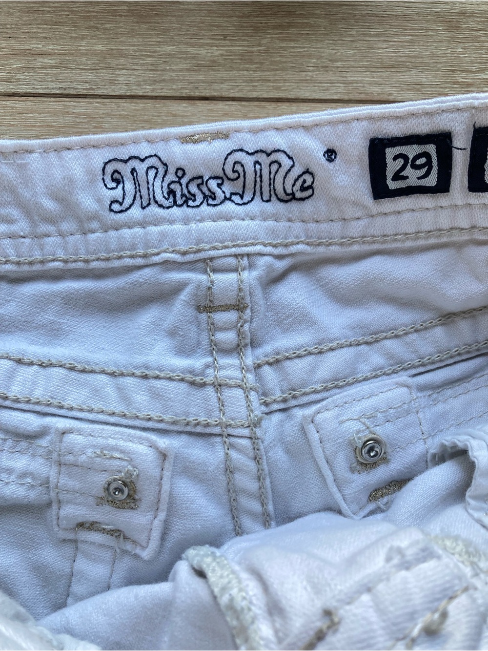 Miss Me White Denim Shorts Size 29 Embroidered Rhinestone Stretch Frayed Hem - Picture 5 of 11